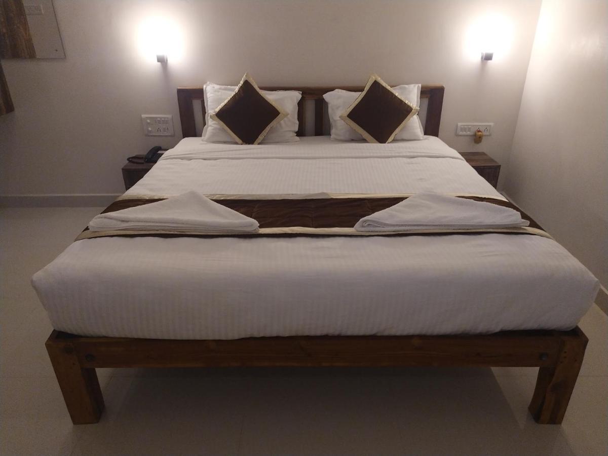 Hotel Rani And Rani Residency Pondicherry Exteriör bild