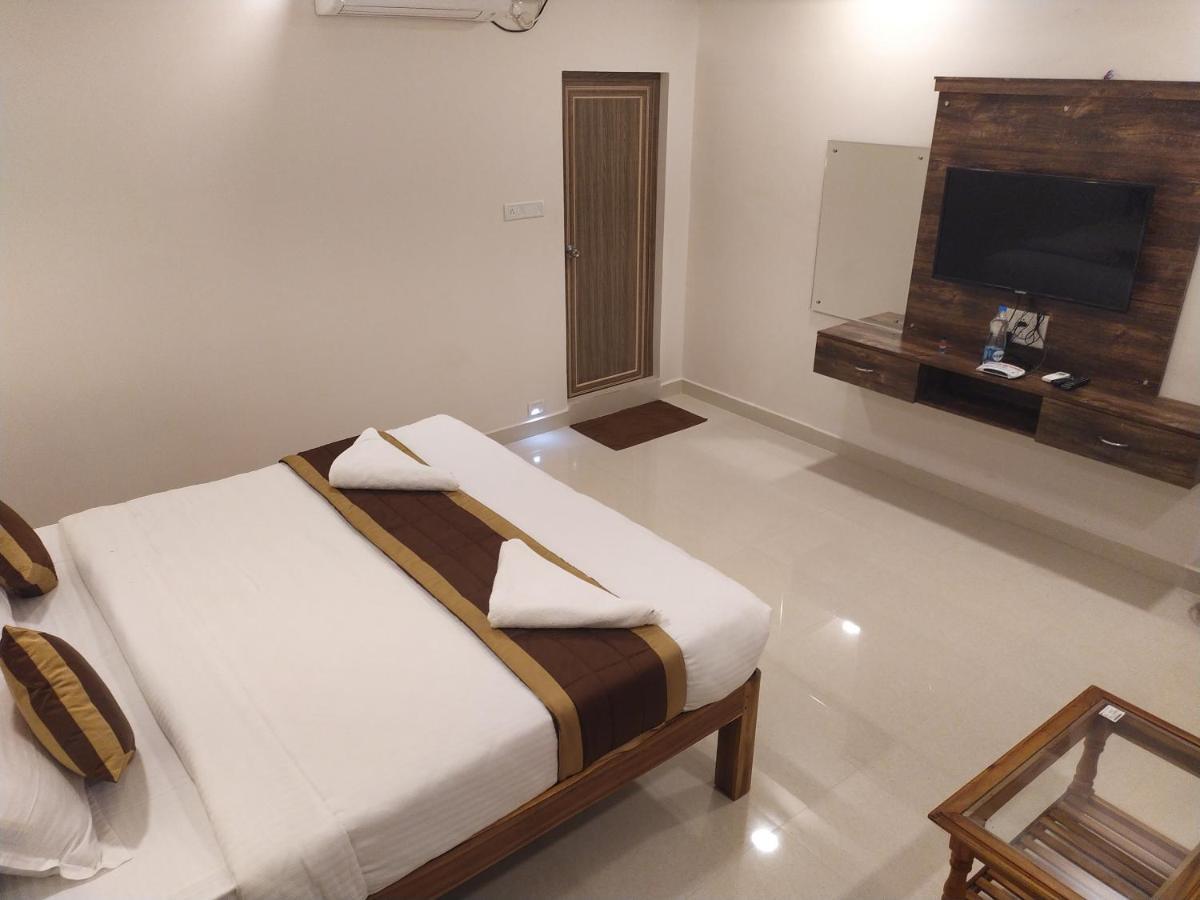 Hotel Rani And Rani Residency Pondicherry Exteriör bild